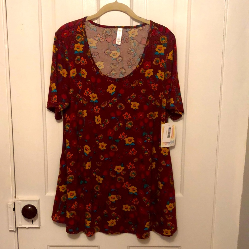 NWT Lularoe Perfect T